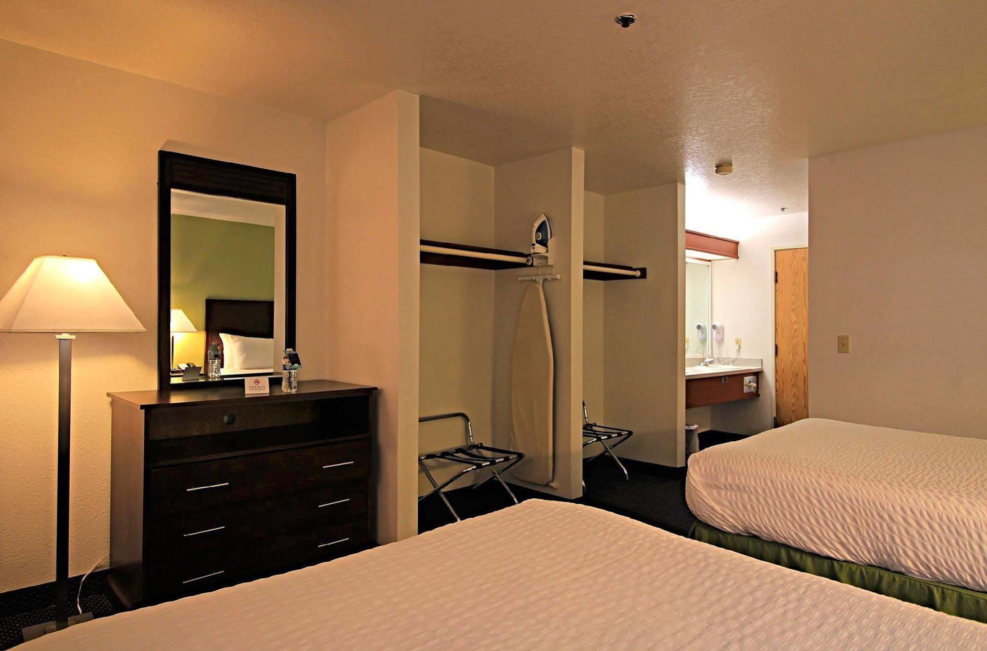 Quality Inn & Suites Kennewick Tri-Cities Кениуик Екстериор снимка